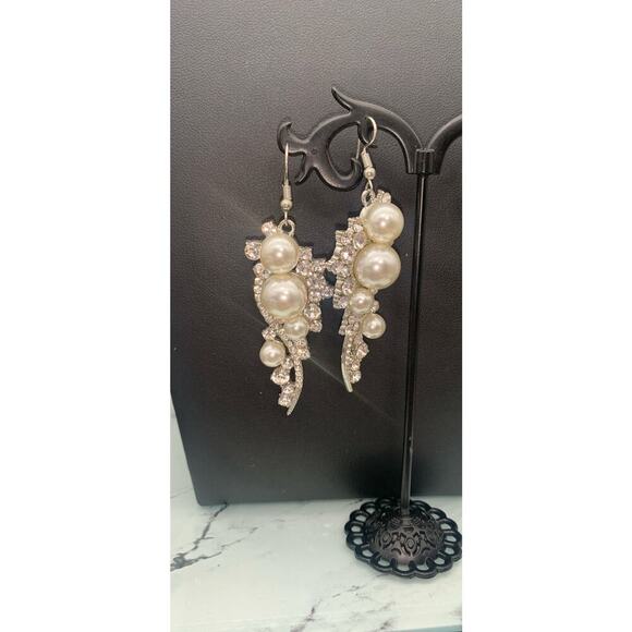 Gorgeous Sparkly Silver Tone Faux Pearls & Clear Rhinestone Dangle Earrings - Picture 3 of 5